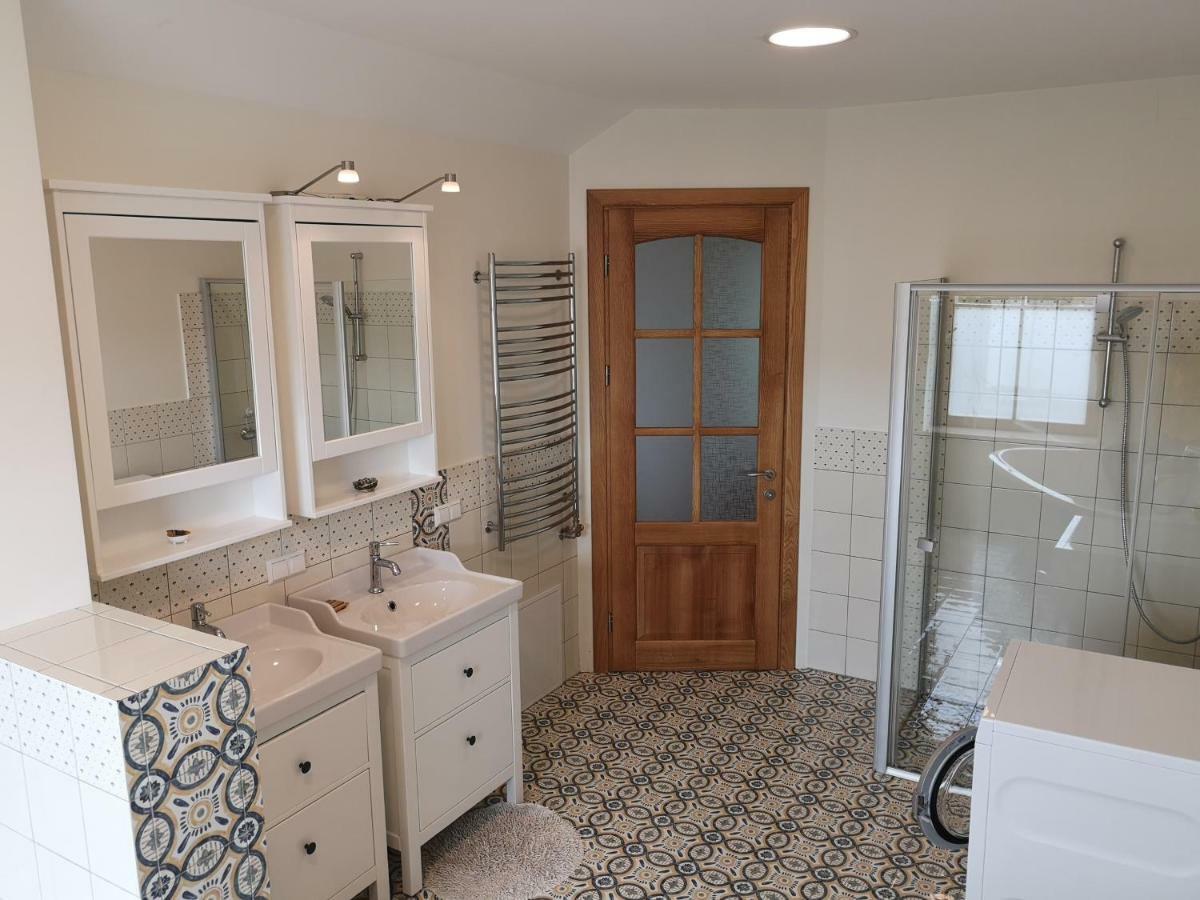 9 Min From Palanga! Luxury House On The River And Sauna Kretinga Exterior foto